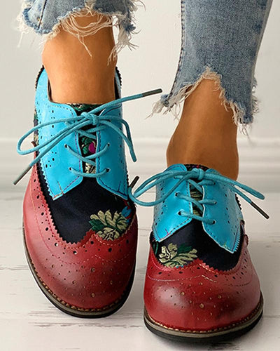 Schnür-Oxfordschuhe mit Blumenstickerei