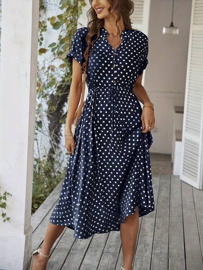 Chloe – a-linien-kleid mit polka-dot-print und v-ausschnitt