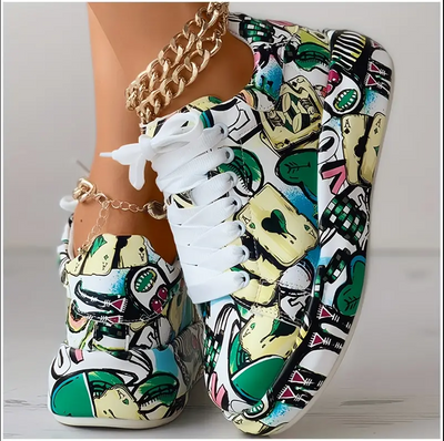 Haselnuss - stylische damen-sneaker mit graffiti-print