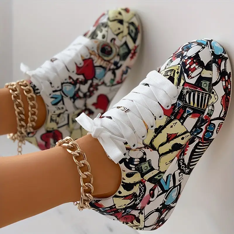 Haselnuss - stylische damen-sneaker mit graffiti-print