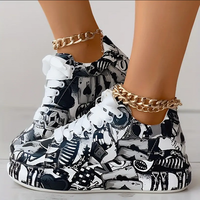 Haselnuss - stylische damen-sneaker mit graffiti-print