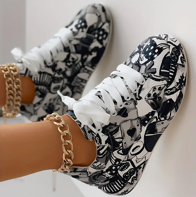 Haselnuss - stylische damen-sneaker mit graffiti-print