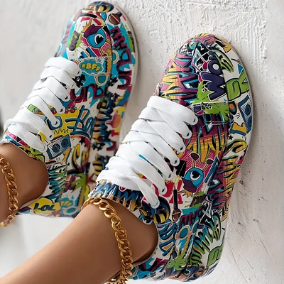 Haselnuss - stylische damen-sneaker mit graffiti-print