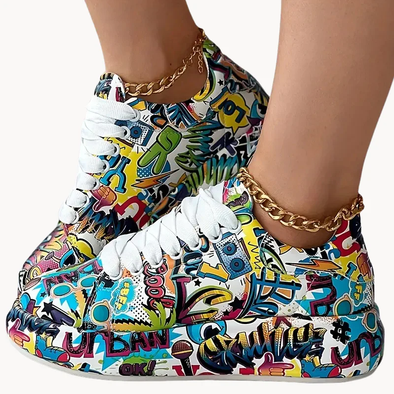 Haselnuss - stylische damen-sneaker mit graffiti-print