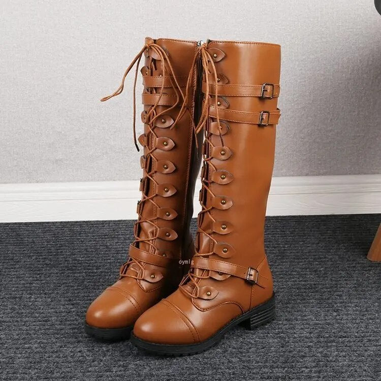 Flache vintage-schnürstiefel für damen mit schnallen im steampunk-stil