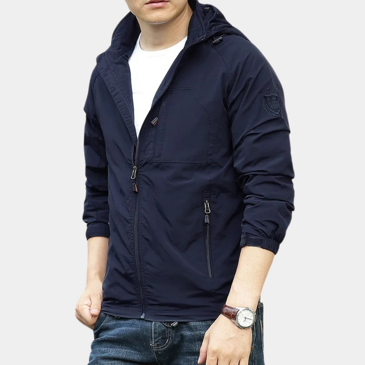 Leichte herren-outdoorjacke mit kapuze und sportlichem design