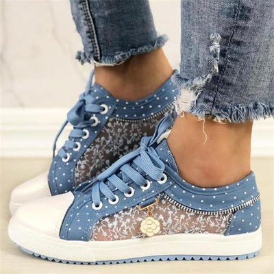 Denim Sneakers mit Spitze