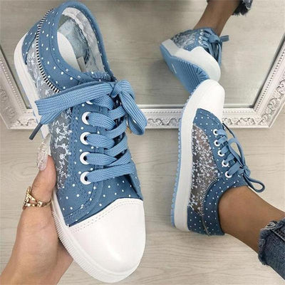 Denim Sneakers mit Spitze